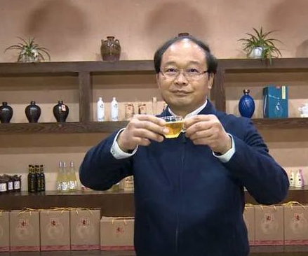 房县县委书记蔡贤忠为房县黄酒代言